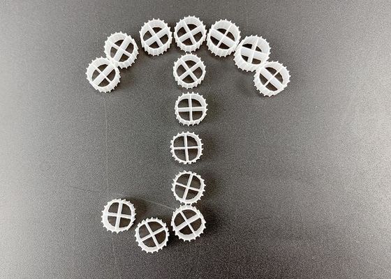 खरीदें 11*7mm MBBR बायो बॉल फिल्टर मीडिया बड़ा सतह क्षेत्र online manufacture