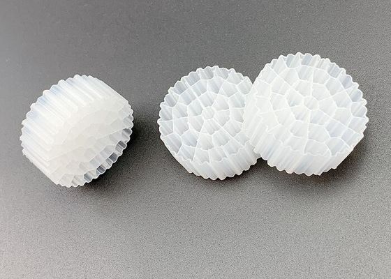 जल उपचार बड़े सतह क्षेत्र MBBR बायोसेल फिल्टर मीडिया 25*10MM