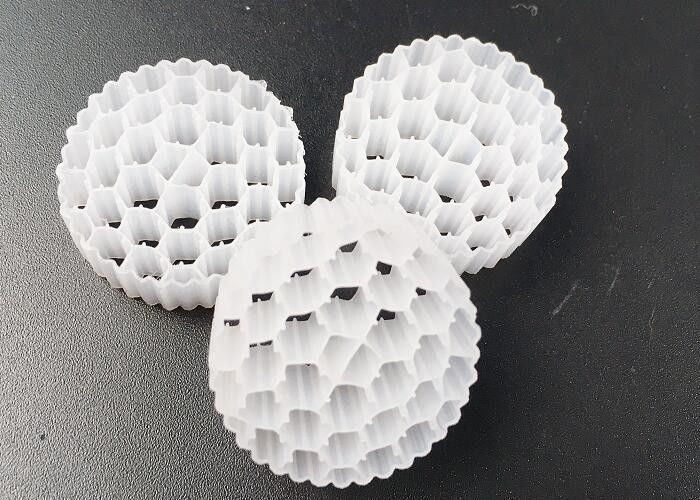 पीई38 25*4 मिमी एचडीपीई एमबीबीआर बायो फिल्टर मीडिया सेफ्टी मूविंग बेड बड़ा सतह क्षेत्र