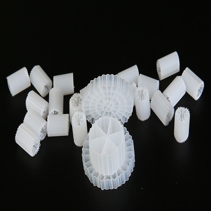 फ्लोटिंग एमबीबीआर बायोसेल फ़िल्टर मीडिया कोई तालाब जल फ़िल्टर एक्वैरियम के लिए