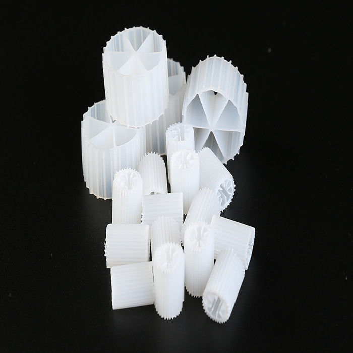 मछली तालाब MBBR K1 फ़िल्टर मीडिया 20 साल लंबे जीवन काल 25mm X 12mm