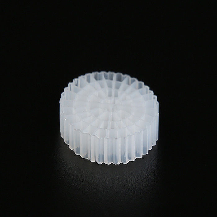 सफेद रंग MBBR बायो मीडिया कुंवारी एचडीपीई सामग्री K5 अपशिष्ट जल उपचार के लिए