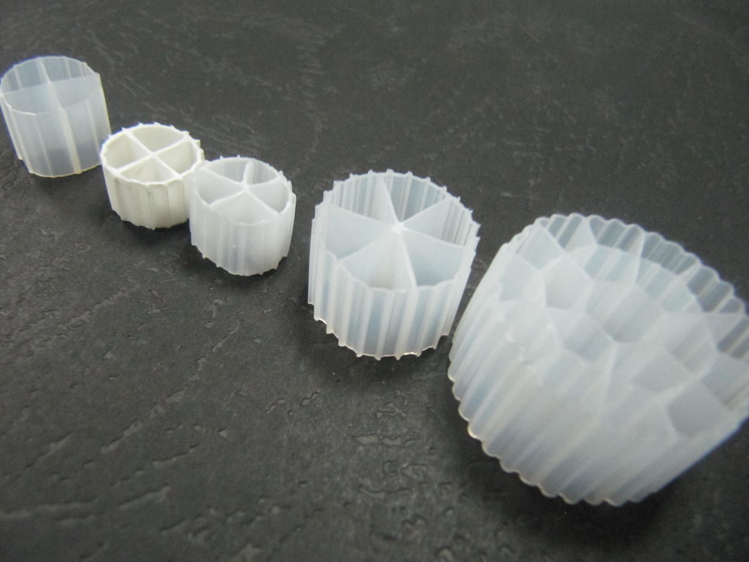 आरएएस के लिए सफेद रंग और कुंवारी एचडीपीई सामग्री के साथ अच्छा सतह क्षेत्र एमबीबीआर फिल्टर मीडिया