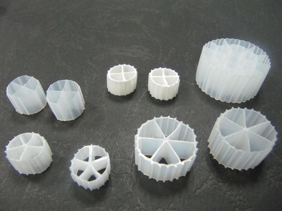 कुंवारी एचडीपीई सामग्री सफेद रंग एमबीबीआर फिल्टर जल उपचार के लिए बायो मीडिया