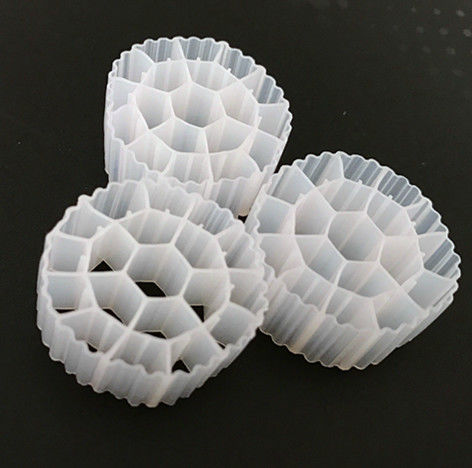 अपशिष्ट जल उपचार के लिए कुंवारी एचडीपीई सामग्री के साथ सफेद और काले रंग के एमबीबीआर फिल्टर मीडिया