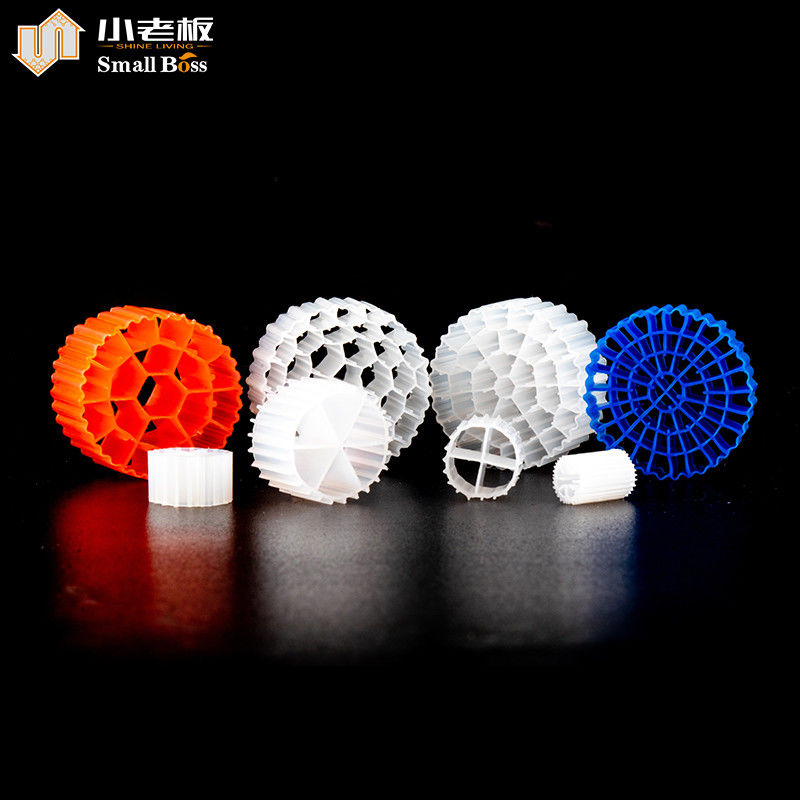 प्लास्टिक काली रंग काई काल्डनेस फिल्टर मीडिया अच्छा प्रभाव प्रतिरोध जलपालन के लिए