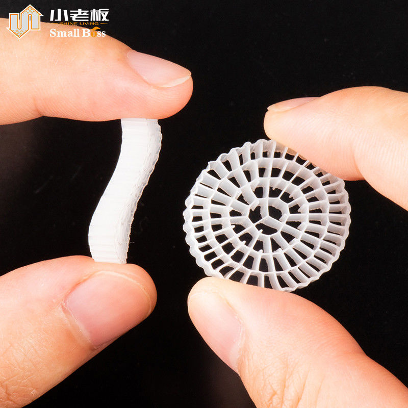 मत्स्यालय फिल्टर पीई प्लास्टिक सामग्री 1600M2/M3 मछली पालन के लिए