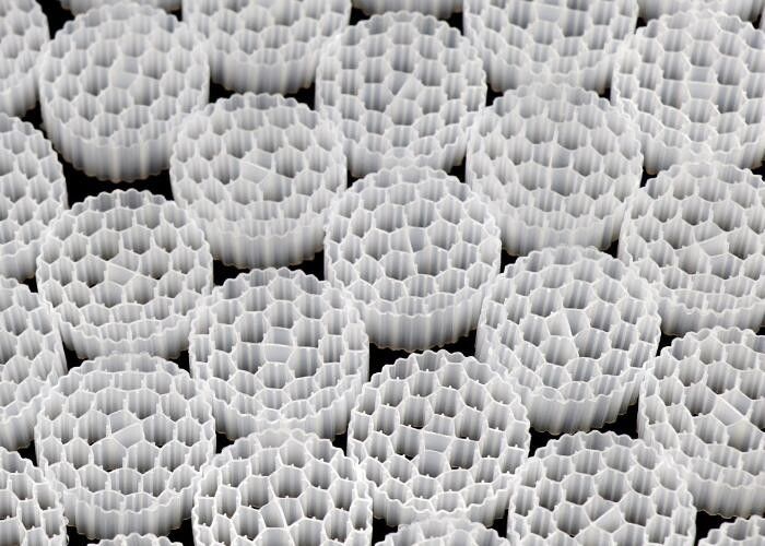 चीन फैक्टरी न्यू मोल्ड बायो मीडिया एक्वाकल्चर एचडीपीई एमबीबीआर बायो फिल्टर मीडिया बायोमास वाहक फ्लोटिंग मीडिया