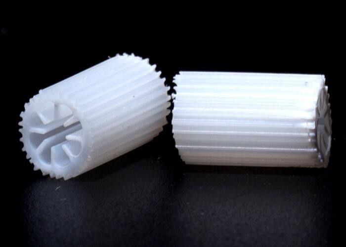 फ्लोटिंग फिल्टर मीडिया HIPS MBBR फिल्टर मीडिया 5mm X 10mm 7 छेद संख्या