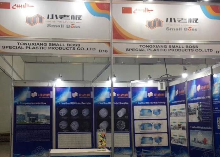 कुंवारी एचडीपीई सामग्री एमबीबीआर अच्छी सतह क्षेत्र के साथ प्लास्टिक बायो फिल्टर मीडिया