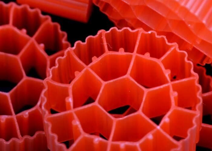 एमबीबीआर बायो फिल्टर मीडिया के साथ सफेद रंग और कुंवारी एचडीपीई सामग्री अपशिष्ट जल के लिए