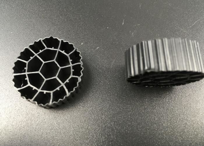 औद्योगिक जल उपचार के लिए काले रंग के 3 एमबीबीआर फिल्टर वाहक 25 * 10 मिमी