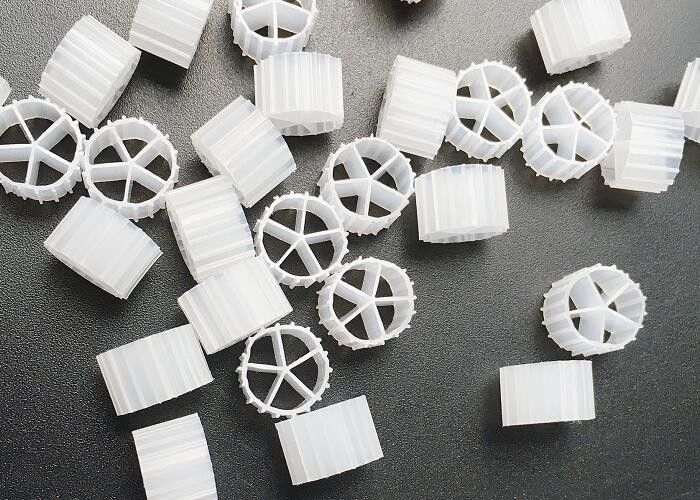 बायोफिल्म एमबीबीआर फिल्टर वाहक गर्म के लिए झींगा पालन आरएएस जल उपचार 10 * 7 मिमी