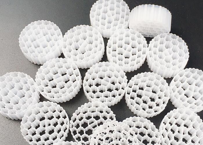 38 कमरे K3 IFAS प्रौद्योगिकी MBBR बायोपाइप मीडिया फैक्टरी मूल्य औद्योगिक जल उपचार के लिए 25*10 मिमी