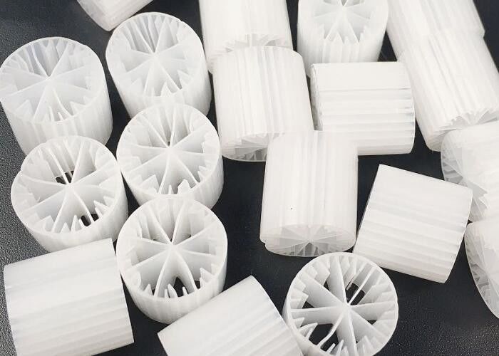 एनेरोबिक टैंक 15*15 मिमी ifas प्रक्रिया एमबीबीआर बायोबॉल लंबे जीवन काल एचडीपीई पर्यावरण के अनुकूल फिल्टर मीडिया