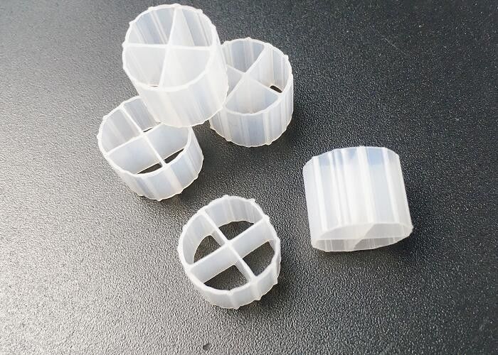 K1 K3 बायोफिल्म बायो फिल्टर मीडिया पैकिंग 12*9 मिमी Sbr प्रोसेस एरेशन उपकरण