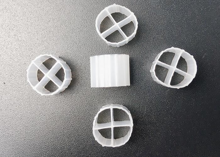 मछली पालन मछली फार्म एमबीबीआर बायो फिल्टर मीडिया 12*9 मिमी एचडीपीई सफेद बायोबॉल एसबीआर प्रक्रिया