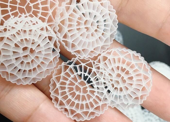 अंतरिक्ष की बचत एमबीबीआर बायोपाइप फ्लिटर मीडिया पीई 63 अपशिष्ट जल उपचार के लिए / आरएएस सफेद रंग ए 2 / ओ तकनीक के साथ