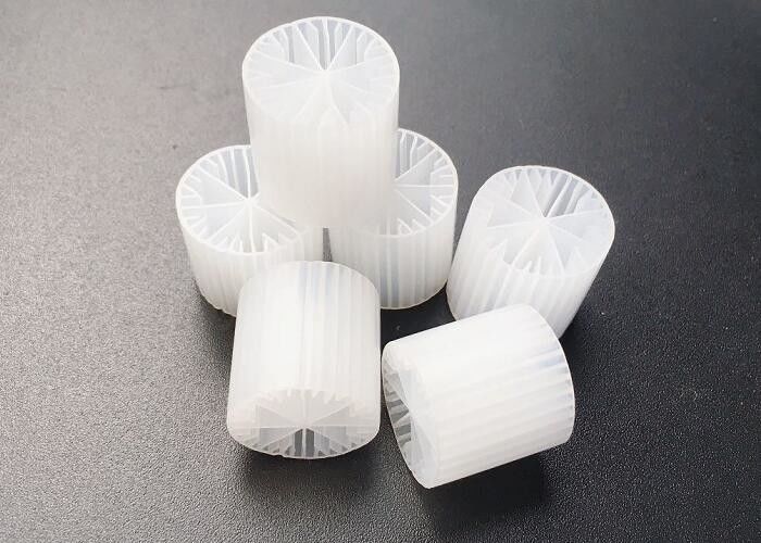 चलती बिस्तर रिएक्टर 15*15 मिमी एमबीबीआर पानी उपचार बायो मीडिया के लिए एनेरोबिक टैंक