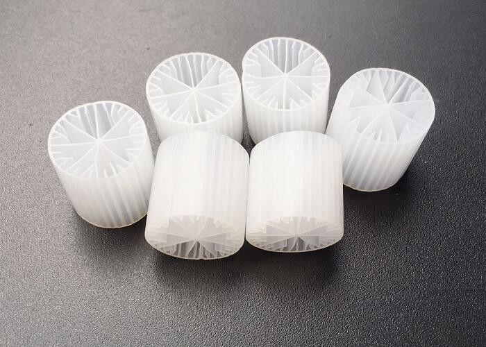 चलती बिस्तर रिएक्टर 15*15 मिमी एमबीबीआर पानी उपचार बायो मीडिया के लिए एनेरोबिक टैंक