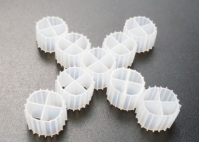 सीवेज ट्रीटमेंट मूविंग बेड फिल्टर मीडिया बायोपाइप कम ऊर्जा खपत फैब मीडिया k1 11*7 मिमी सफेद रंग