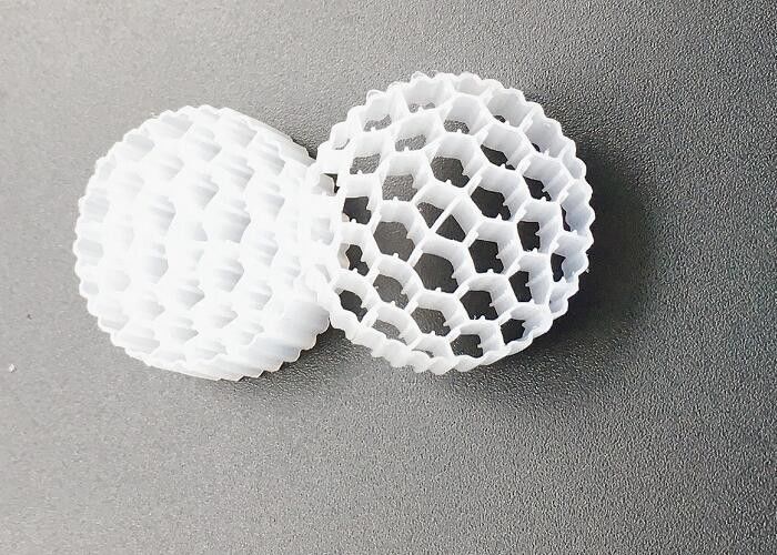 ट्रिपलिंग बायो फिल्टर सफेद रंग एमबीबीआर बायो मीडिया फैब कैरियर 25*10 एमएम 38 कक्ष अपशिष्ट जल उपचार