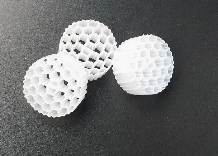 ट्रिपलिंग बायो फिल्टर सफेद रंग एमबीबीआर बायो मीडिया फैब कैरियर 25*10 एमएम 38 कक्ष अपशिष्ट जल उपचार