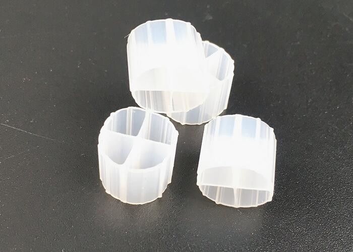 सफेद फ्लोटिंग फिल्टर मीडिया वर्जिन एचडीपीई सामग्री PE01 12 मिमी X 9 मिमी