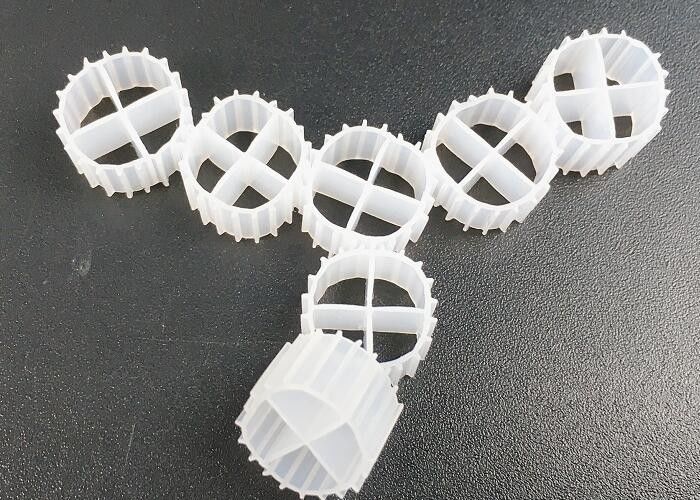 सीवेज ट्रीटमेंट सफेद एमबीबीआर बायो मीडिया चलती बिस्तर फिल्टर मछलीघर