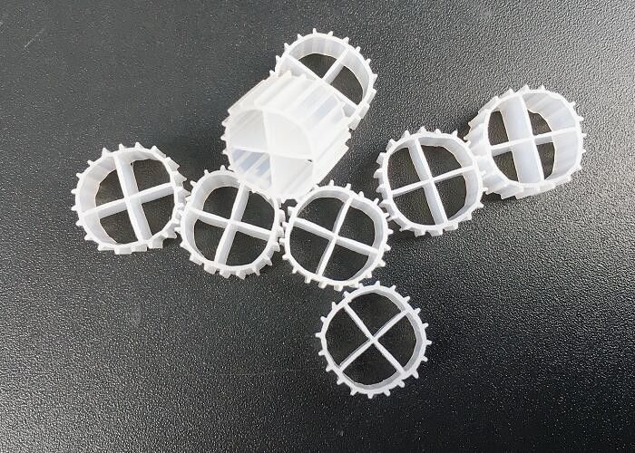 कुंवारी एचडीपीई सामग्री Kaldnes K1 फिल्टर मीडिया बायो बॉल्स एक्वैरियम के लिए