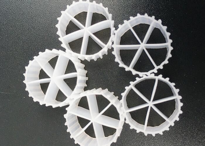 16mm X 10mm हाइड्रोफिलिक फ्लोटिंग फिल्टर मीडिया वर्जिन एचडीपीई सामग्री एमबीबीआर