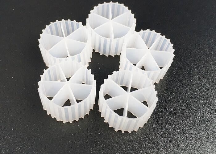 बायोचिप मछली तालाब एमबीबीआर K1 फिल्टर मीडिया 20 साल लंबे जीवन काल 25mm X 12mm