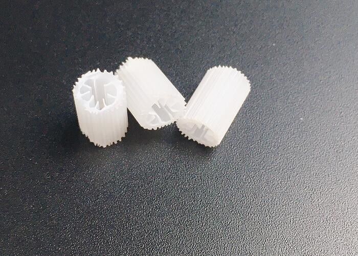 बायोसेल फिल्टर मीडिया वर्जिन एचआईपीएस सामग्री 5*10 मिमी आकार एमबीबीआर बायो मीडिया बायोसेल फॉर तालाब