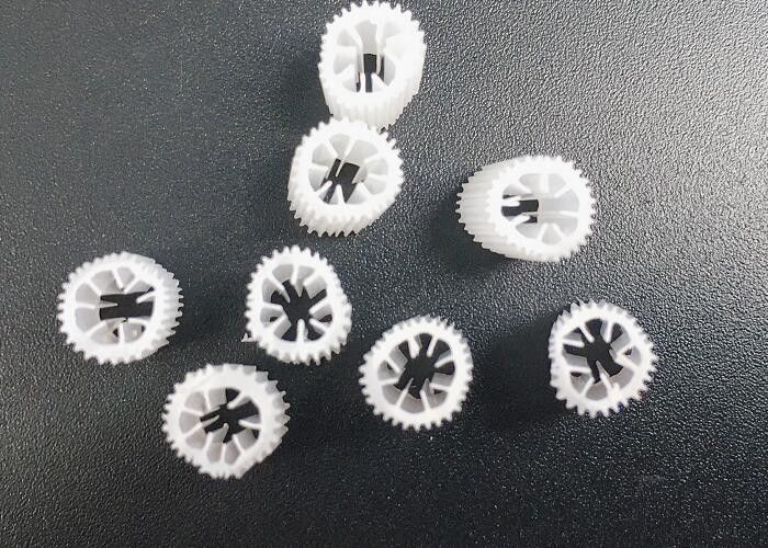 अंतरिक्ष की बचत प्लास्टिक फ्लोटिंग फिल्टर मीडिया Kaldnes बायो फिल्टर मीडिया