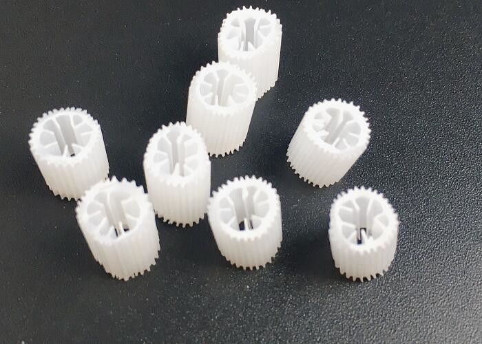 अंतरिक्ष की बचत प्लास्टिक फ्लोटिंग फिल्टर मीडिया Kaldnes बायो फिल्टर मीडिया