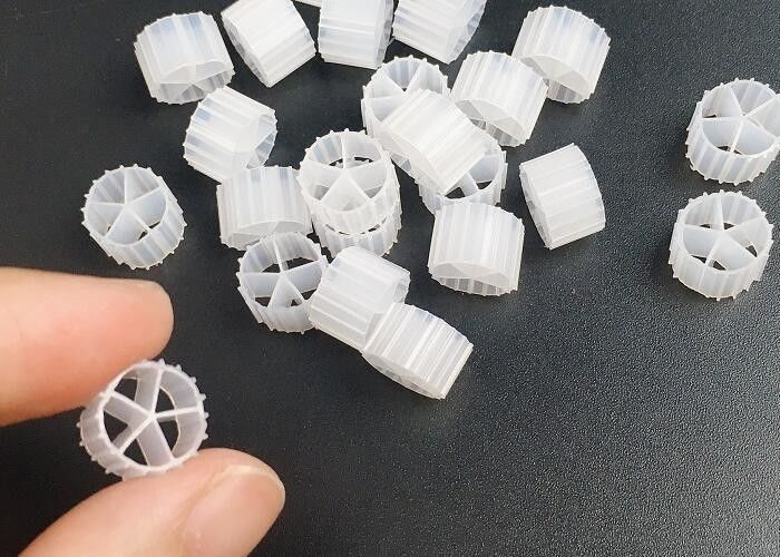 उच्च दक्षता एमबीबीआर बायो मीडिया स्व-सफाई डाय तालाब बायोपाइप फिल्टर मीडिया