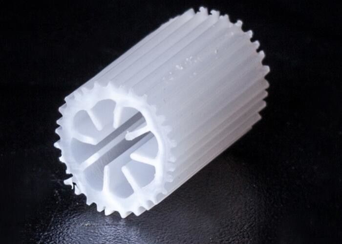 वर्जिन एचआईपीएस सामग्री एमबीबीआर फिल्टर मीडिया फ्लोटिंग माइक्रो बायोपाइप मीडिया अपशिष्ट जल उपचार के लिए