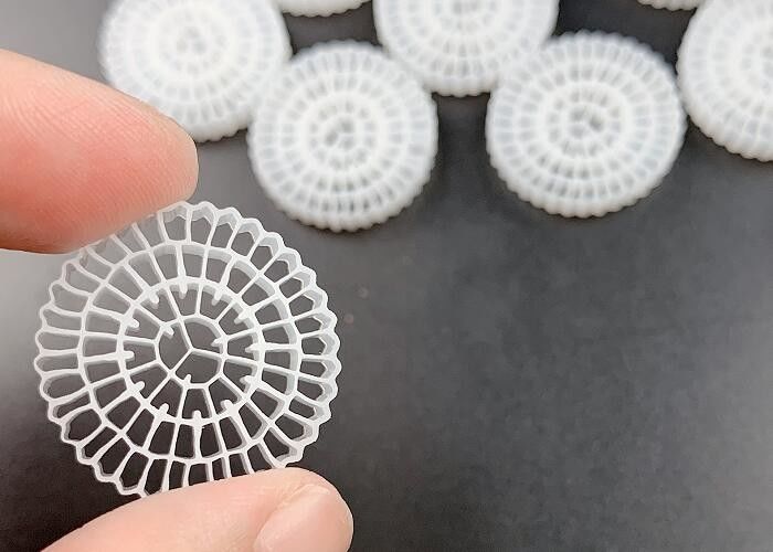 Kaldnes K5 एफडीए सुरक्षा सक्रिय बायोफिल्म फास्ट हैंगिंग Mbbr बायो फिल्टर मीडिया