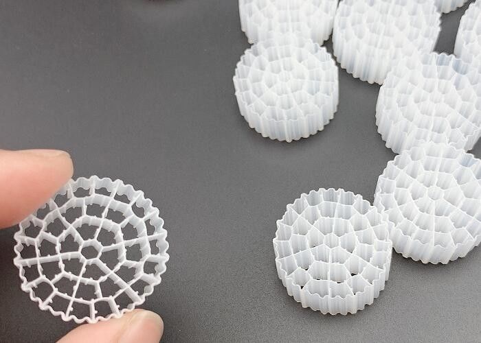 एमबीबीआर बायो बॉल सीवेज ट्रीटमेंट प्लास्टिक फिल्टर मीडिया 25*10एमएम