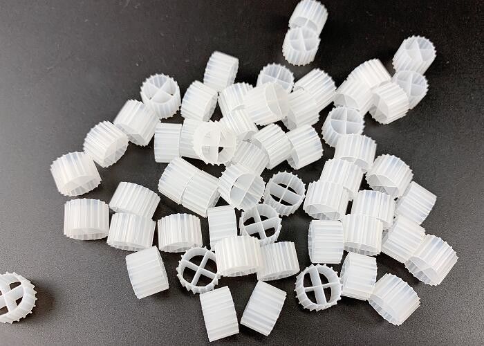 11*7 मिमी प्राकृतिक रंग और कुंवारी एचडीपीई सामग्री एमबीबीआर बायोफिल्म वाहक निर्माता