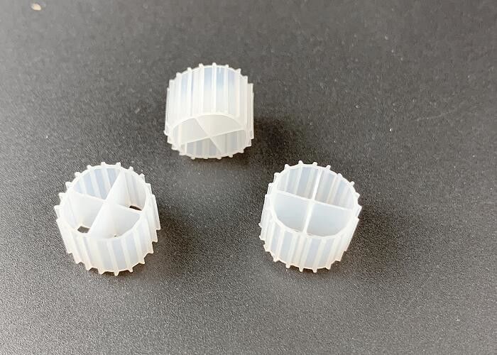 11*7mm MBBR बायो फिल्टर मीडिया K1 सफेद रंग और कुंवारी एचडीपीई सामग्री के साथ