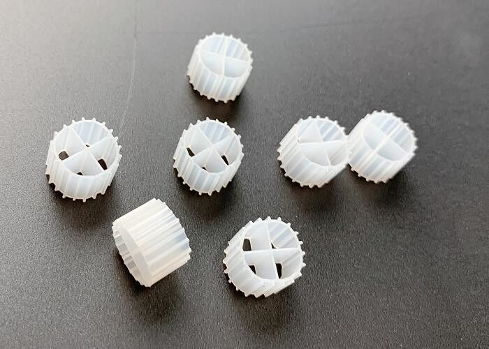 11*7mm MBBR बायो बॉल फिल्टर मीडिया बड़ा सतह क्षेत्र