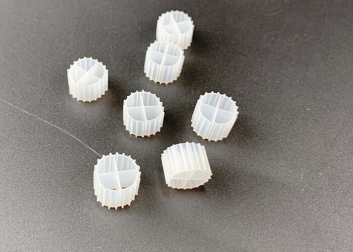 11*7mm MBBR बायो बॉल फिल्टर मीडिया बड़ा सतह क्षेत्र