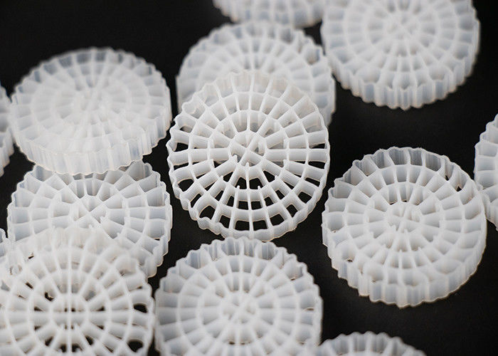 सफेद रंग MBBR बायो मीडिया कुंवारी एचडीपीई सामग्री K5 अपशिष्ट जल उपचार के लिए