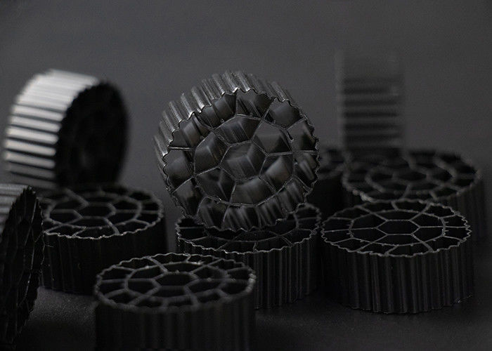 25 मिमी X 10 मिमी आकार प्लास्टिक फिल्टर मीडिया वर्जिन एचडीपीई सामग्री एमबीबीआर बायो बॉल