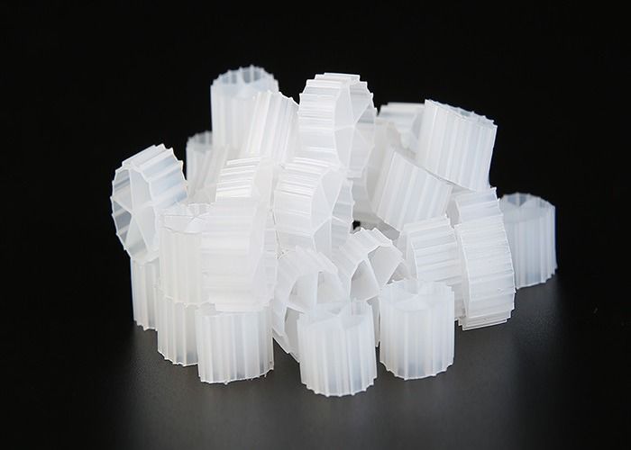 कोई भी रंगीन एचडीपीई Kaldnes K1 फ़िल्टर मीडिया बायो फिल्म फास्ट 10mm X 7mm