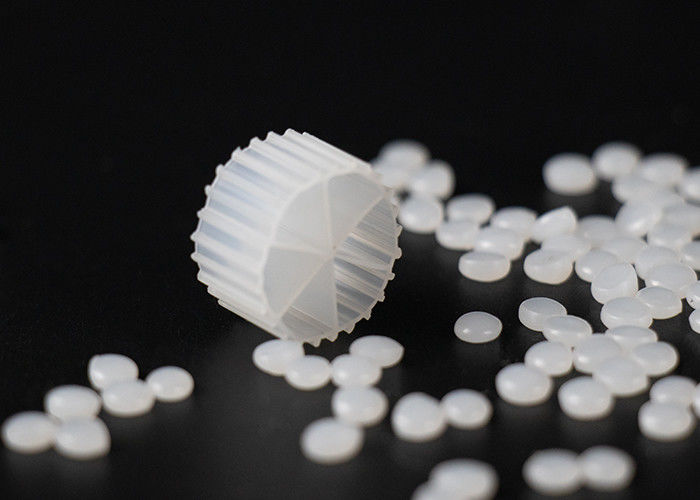 एमबीबीआर 100% वर्जिन एचडीपीई पीई04 बायो फिल्टर मीडिया सफेद रंग 0.98g/Cm3