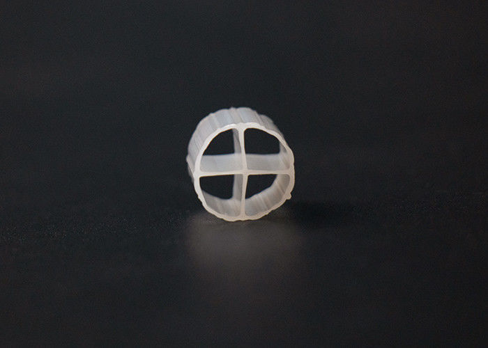 PE01 Mbbr फिल्टर मीडिया सफेद रंग सतह क्षेत्रफल 800m2/M3