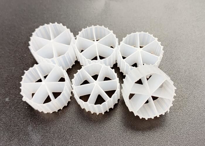 PE04 बड़ा सतह क्षेत्र सफेद रंग एमबीबीआर बायो मीडिया 6 कमरे 800m2/M3