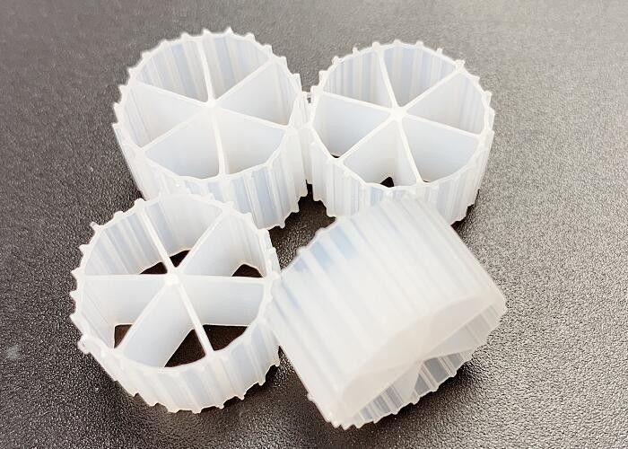 PE04 बड़ा सतह क्षेत्र सफेद रंग एमबीबीआर बायो मीडिया 6 कमरे 800m2/M3